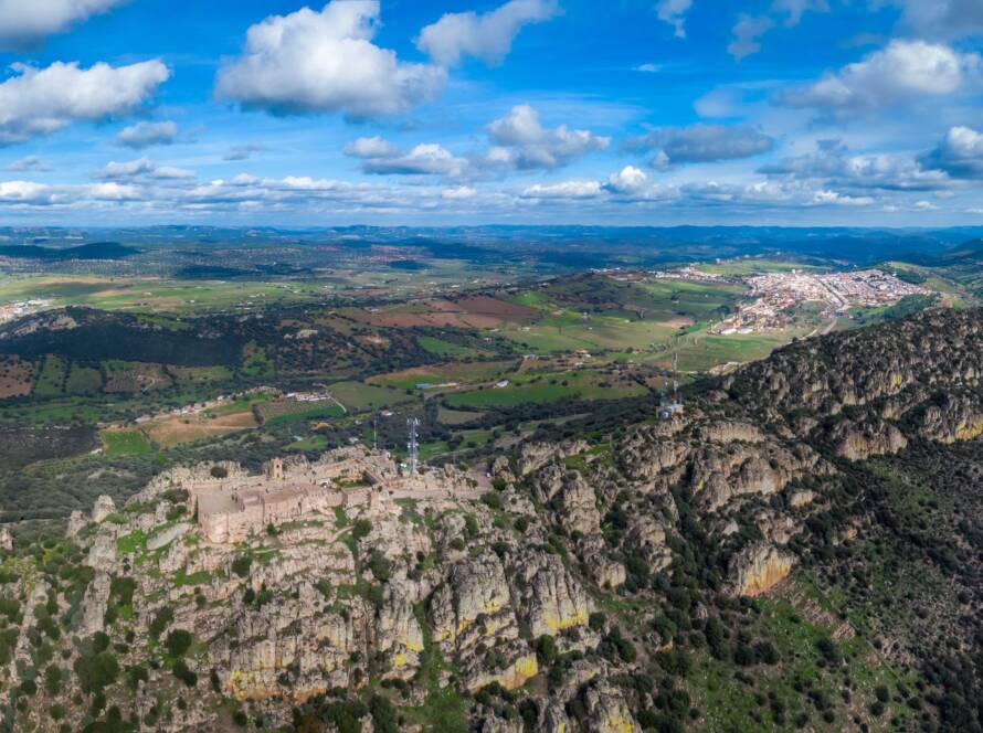 Panorámica desde la Virgen del Castillo de Almadén y Chillón