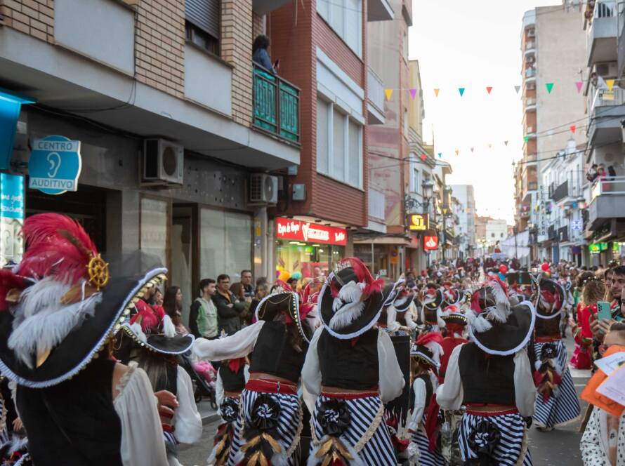 Desfile Sábado de Piñata en el Carnaval de Almadén 2024