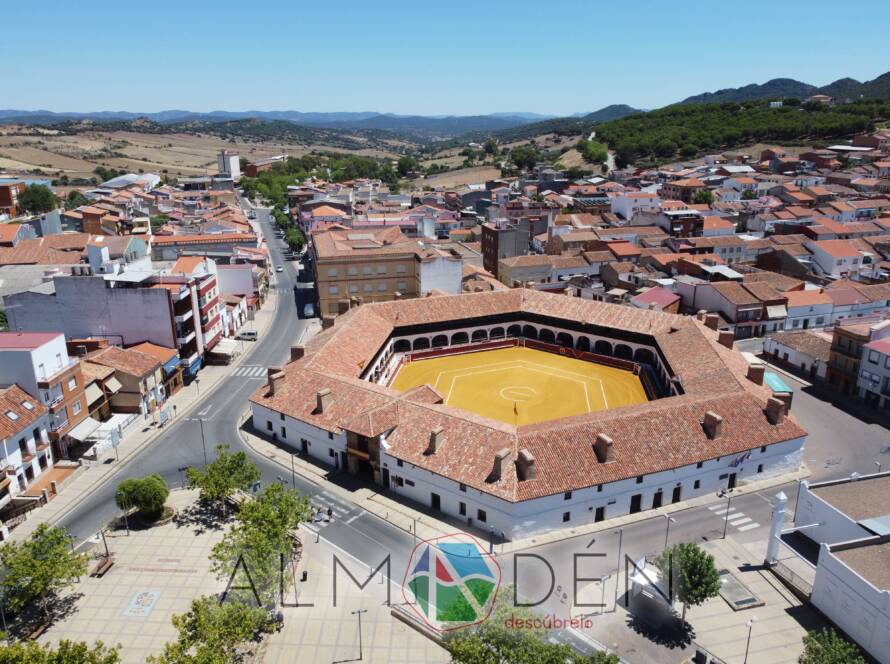 Vista de la Plaza de Toros Hexagonal de Almadén